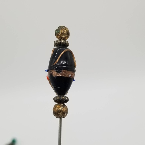 2 Vintage Glass Bead Hat Pins Green Gold - Picture 4 of 4